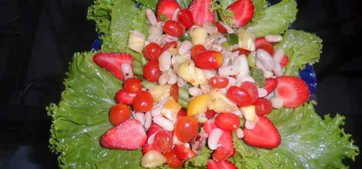 Taking care of our health also means nourishing our body with colorful and healthy foods. A bowl full of freshness can brighten both body and mind. ❤️